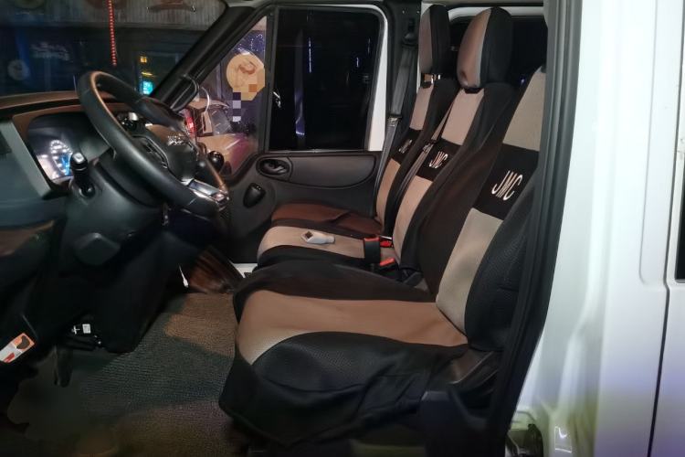 Used JMC Fushun 2025 2.0T 6MT Diesel Short-Wheelbase Mid-Height Commercial Multi-Purpose Passenger Vehicle 5/6 Seats
