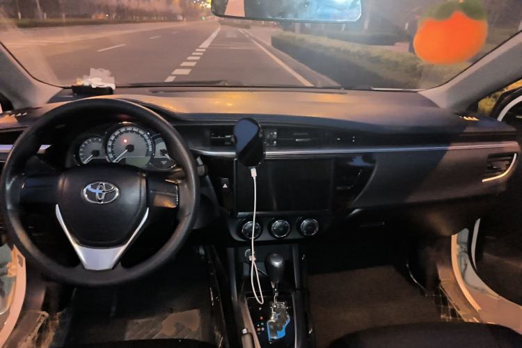 Used Toyota Levin 2016 1.6G CVT Elite Edition Center Console