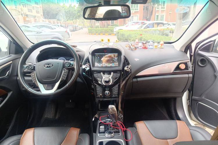 Used BYD Qin New Energy 2015 1.5T Dual-Crown Flagship Plus Edition
