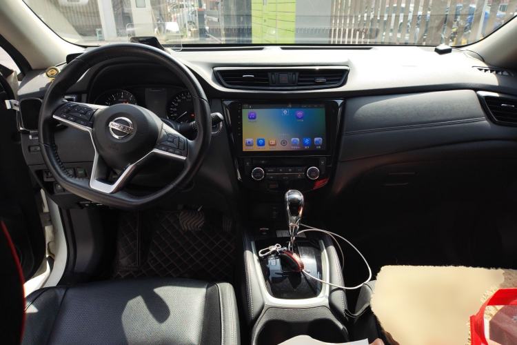 Used Nissan X-Trail 2017 2.5L CVT Luxury Edition 4WD Center Console