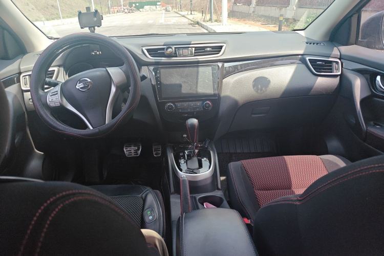 Used Nissan Qashqai 2016 2.0L CVT Elite Edition Center Console