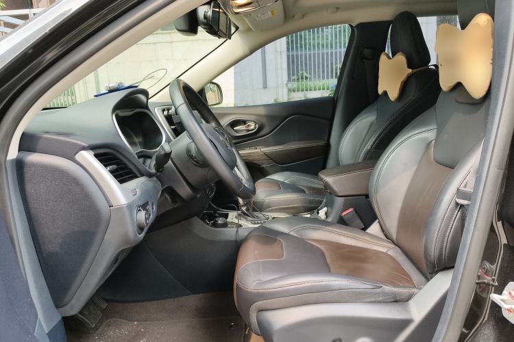 Used Jeep Cherokee 2016 2.4L Superior Edition Left Front Seat