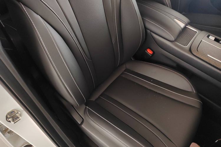 Used Venucia V 2023 260T Idol Edition Pro
