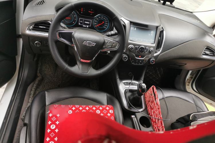 Used Chevrolet Cruze 2015 1.5L Manual Elite Edition Center Console