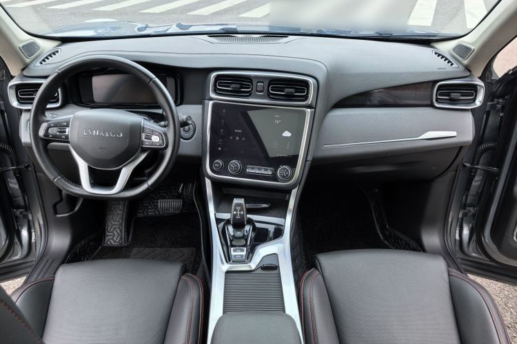 Used Lynk & Co 01 2019 2.0T Two-Wheel Drive Zhaopu Version China VI Standard Interior 1