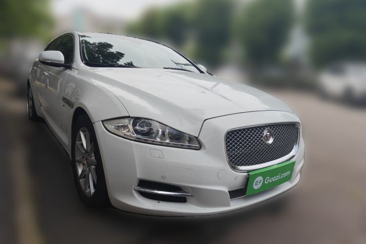 Used Jaguar XJ 2014 XJL 3.0 SC Two-Wheel-Drive Panoramic Business Edition Front Right 45 Deg