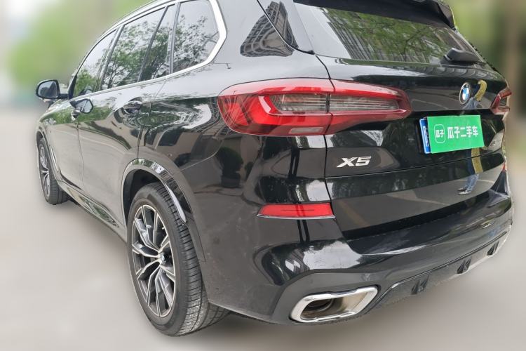 Used BMW X5 2022 xDrive 30Li Luxury M Sport Package Rear Left 45 Deg