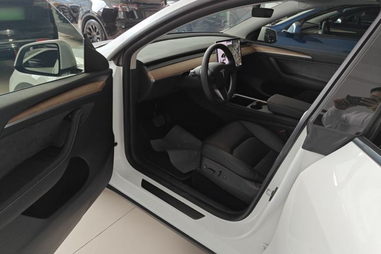 Used Tesla Model Y 2021 Long-Range All-Wheel-Drive Version Driver Seat