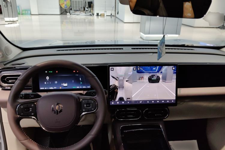 Used Leapmotor C11 2024 Range-Extended 300 Luxury Edition Center Console