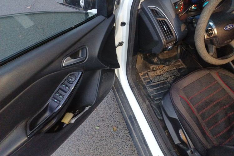 Used Ford Focus 2012 Sedan 1.6L Automatic Fashion Edition