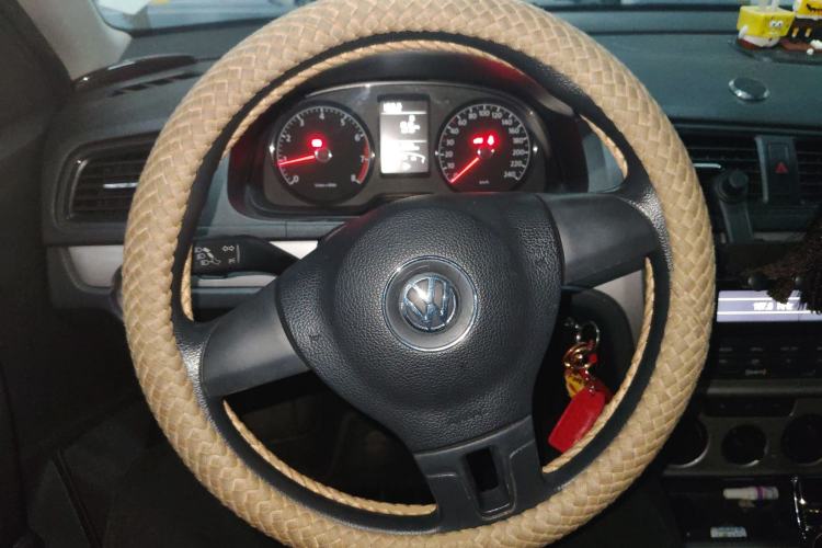 Used Volkswagen Gran Lavida 2013 1.6L Manual Fashion Model Steering Wheel