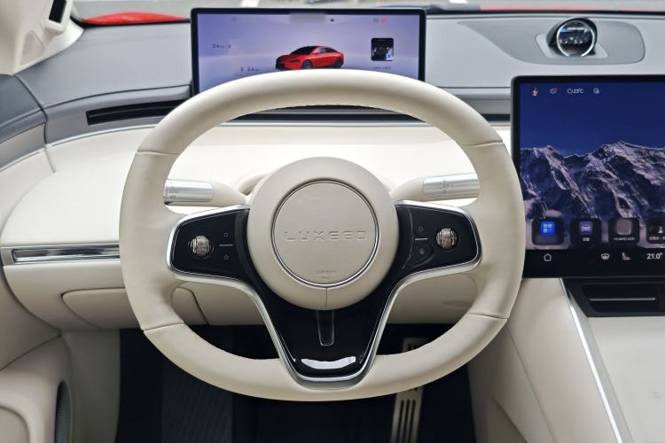 Used Hima Luxeed S7 2025 785 km Ultra