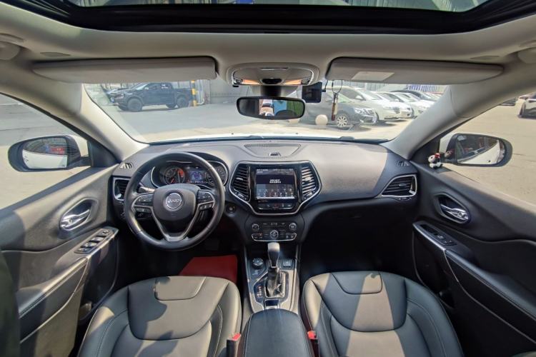 Used Jeep Cherokee 2019 2.0T Four-Wheel Drive Explorer Edition China V
