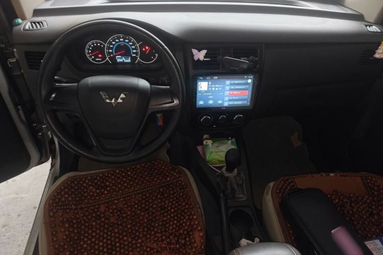 Used Wuling Rongguang V 2018 1.5L Standard Version Center Console