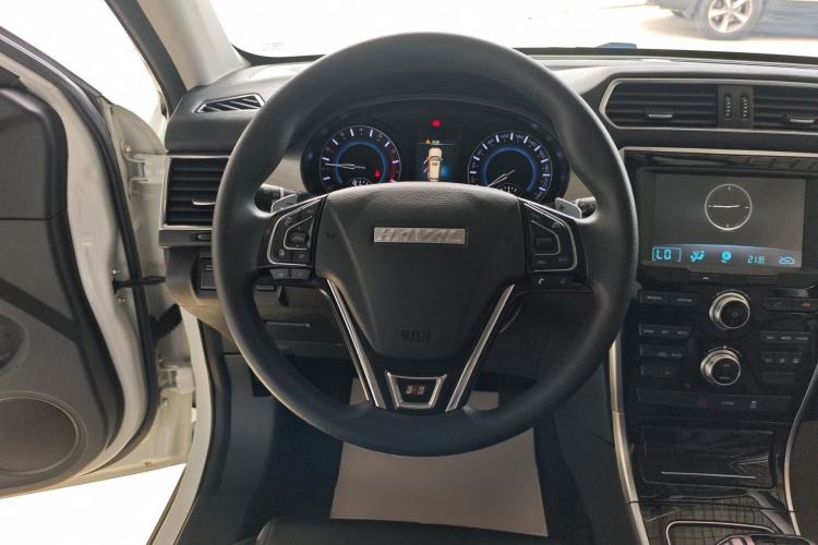 Used Haval H2 2018 Chuanxiang Edition Red Badge 1.5T Dual-Clutch Two-Wheel Drive Fashionable Model Steering Wheel