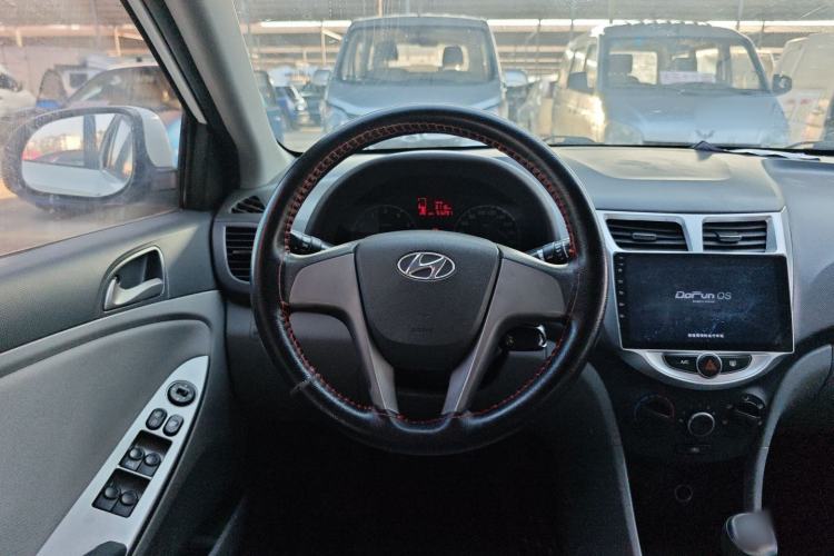 Used Hyundai Verna (older generation) 2014 1.4L Manual Smart GLS Trim