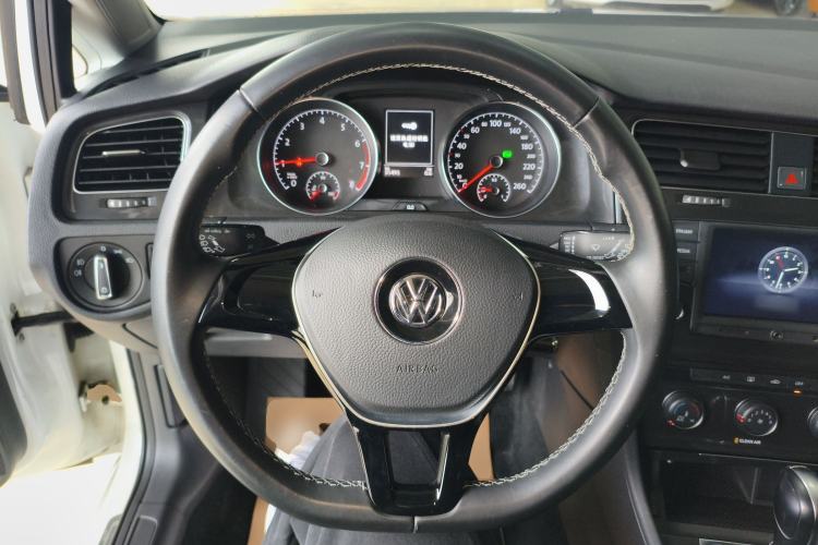 Used Volkswagen Golf 2017 1.6L Automatic Comfort Million-Vehicle Anniversary Edition