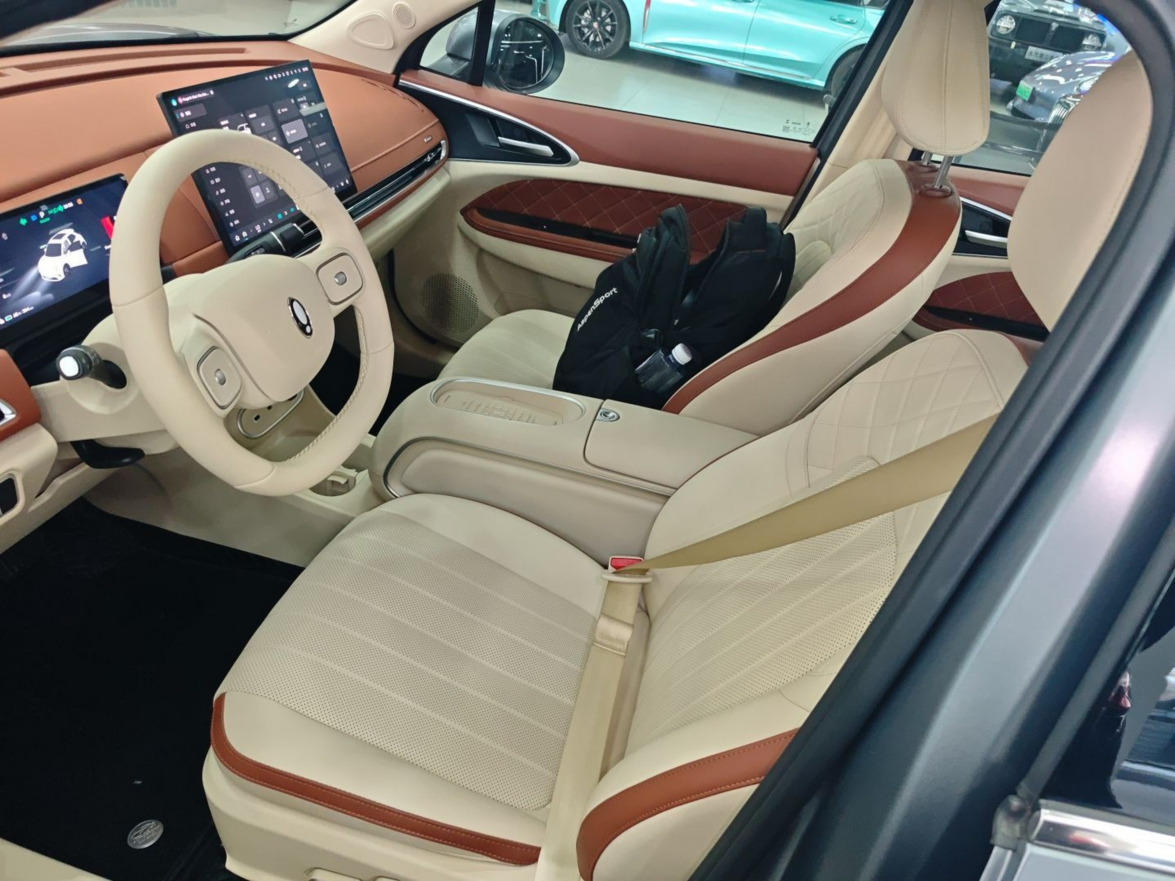 المقاعد الأمامية داخل السيارة