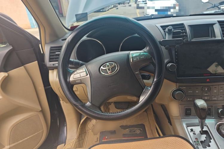 Used Toyota Highlander 2009 2.7L Two-Wheel Drive 7-Seater Luxury Edition
