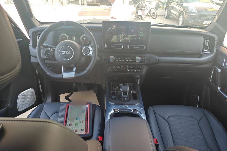 Used 212 T01 2024 2.0T Mechanic
