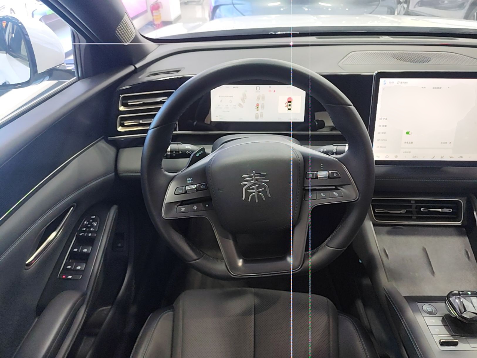 BYD Qin L 2025 DM-i Smart Drive 120KM Superior Model — снимка 13