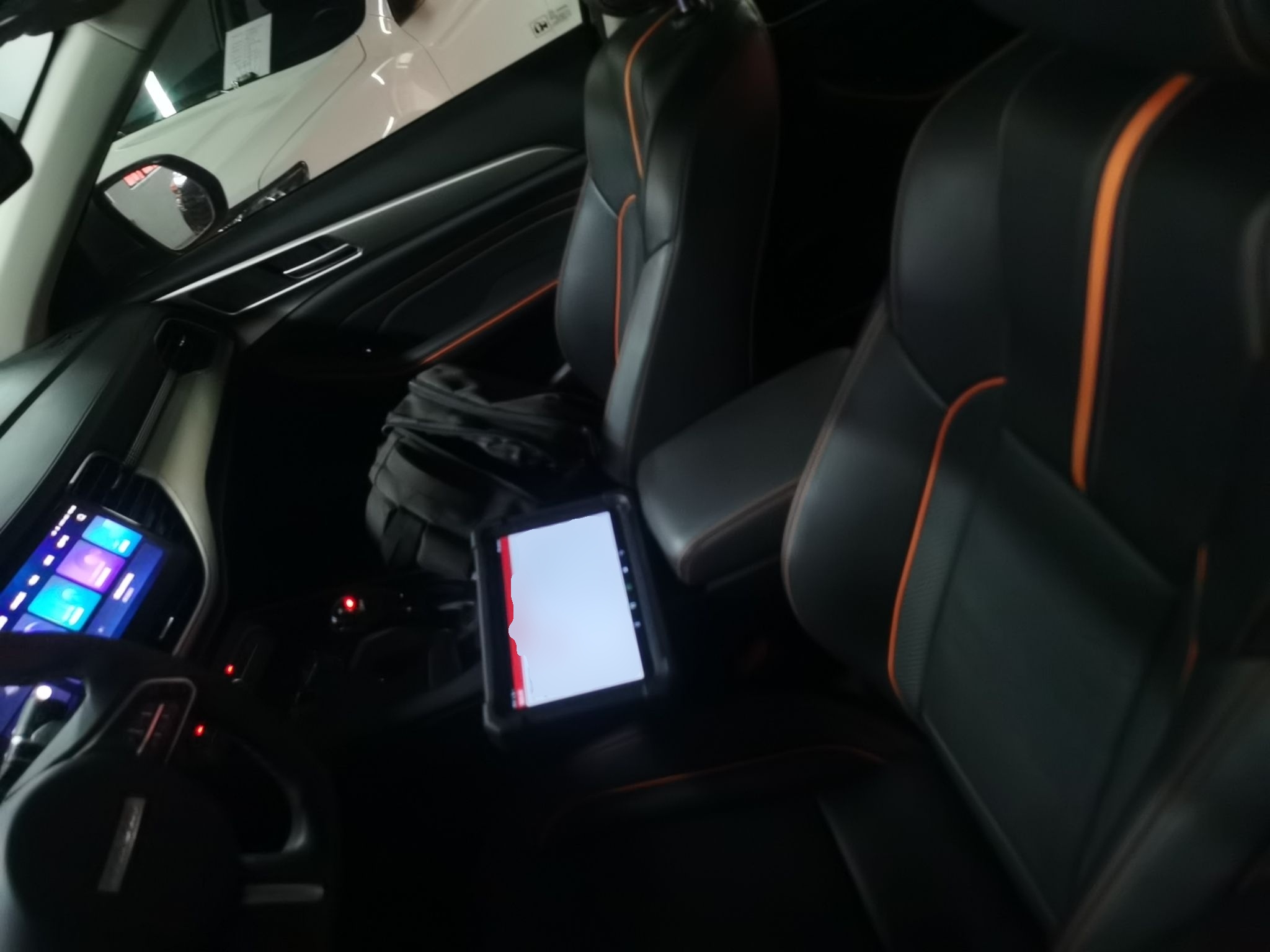 المقاعد الأمامية داخل السيارة