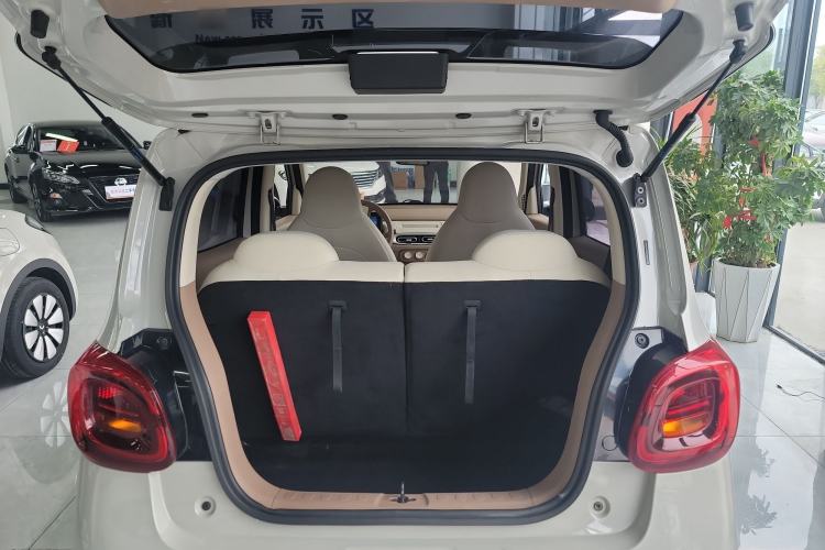 Used Wuling Hongguang MINIEV 2025 Four-Door Version Advanced Edition Trunk