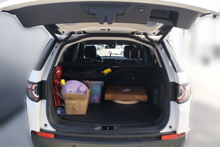 Used Land Rover Discovery Sport 2019 240 PS SE Version China VI Standard Trunk