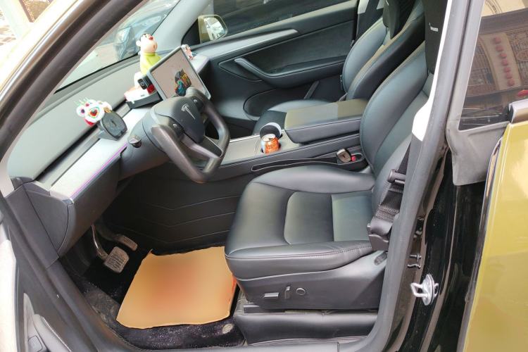 Used Tesla Model Y 2023 Rear-Wheel-Drive Version
