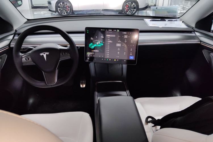 Used Tesla Model Y 2022 Long-Range All-Wheel-Drive Version
