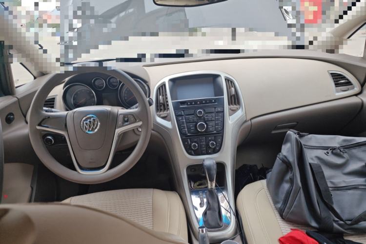 Used Buick GT 2012 GT 1.6L Automatic Comfort Edition Center Console