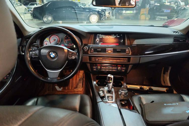 Used BMW 5 Series 2014 528Li Leading Model
