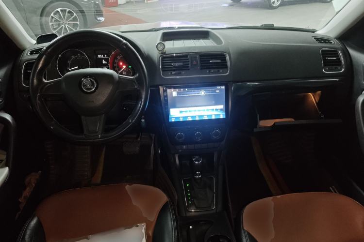 Used Skoda Yeti 2016 1.4TSI DSG Advanced Edition Center Console