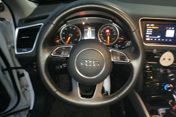 Used Audi Q5 2018 Collector's Edition 40 TFSI Ambition Model Steering Wheel