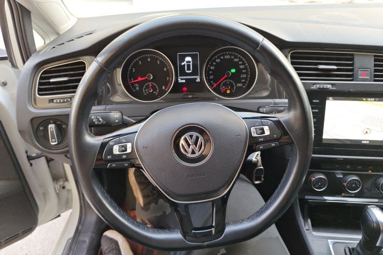 Used Volkswagen Golf 2020 200TSI DSG Comfortable and Ambitious Edition Steering Wheel