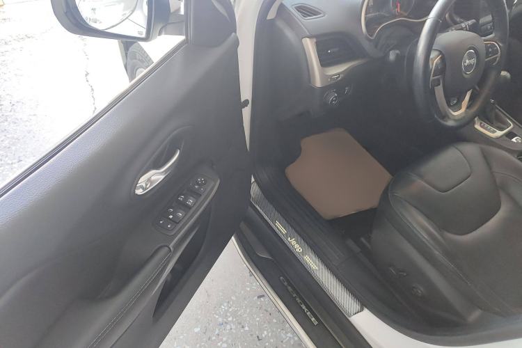 Used Jeep Cherokee 2017 2.4L Professional Smart Edition