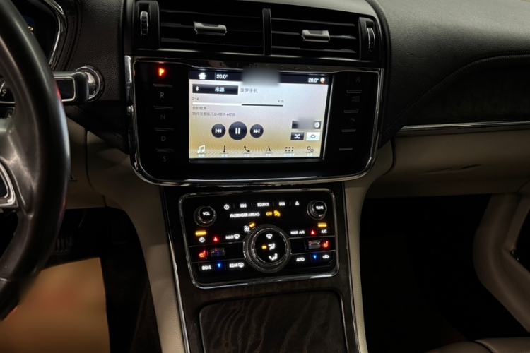 Used Lincoln Continental 2017 2.0T Two-Wheel Drive Deluxe Edition Audio And AC Panel