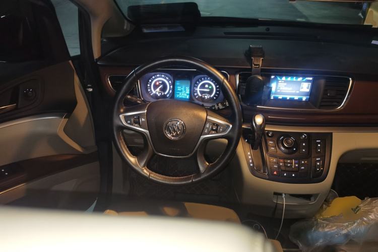 Used Buick GL8 2018 28T Luxury Model China VI Standard Steering Wheel