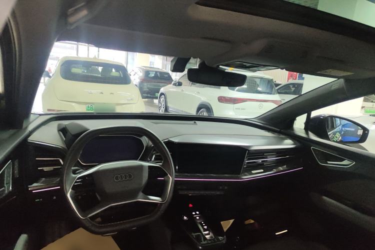 Used Audi Q4 e-tron 2022 50 e-tron quattro Visionary Edition Center Console