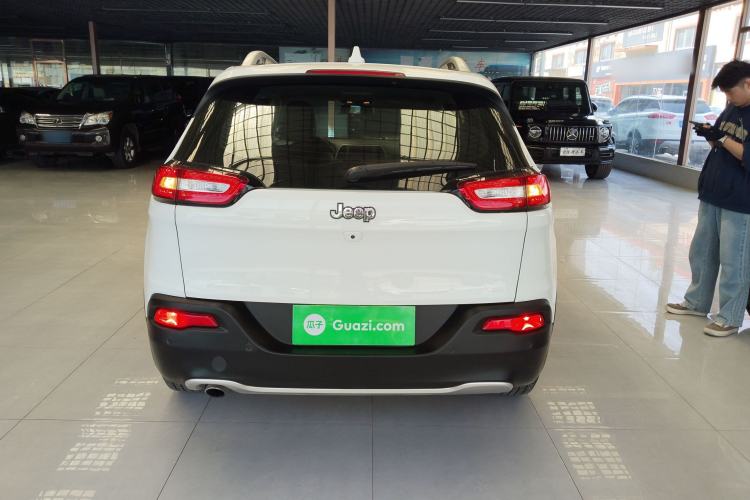 Used Jeep Cherokee 2017 2.0L Superior Edition Rear