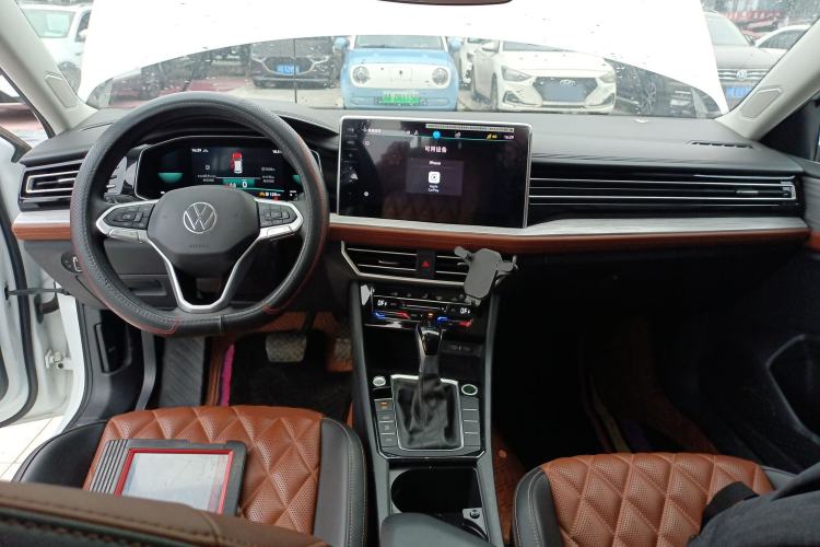 Used Volkswagen Sagitar 2023 280TSI DSG Excellence Plus Edition Center Console