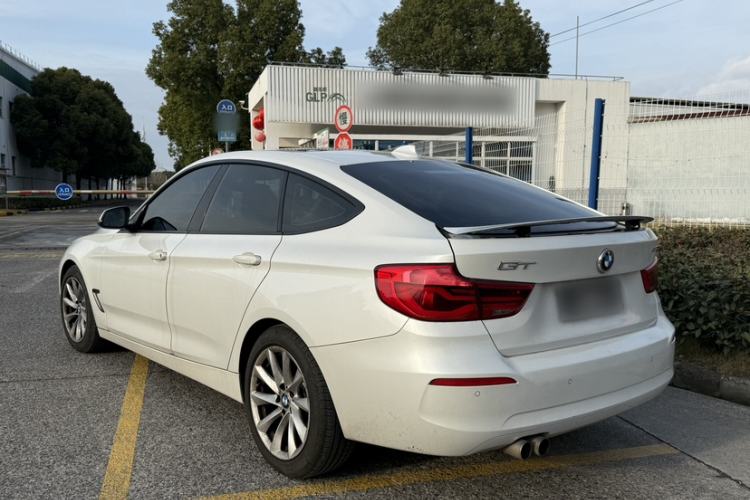 Used BMW 3 Series GT 2018 320i Sport Edition Exterior 3