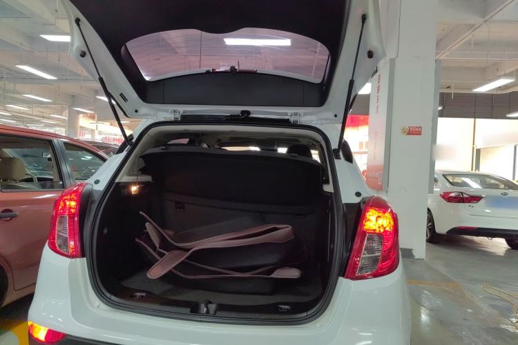 Used Buick Encore 2017 18T Automatic Two-Wheel Drive Urban Leading Model Trunk