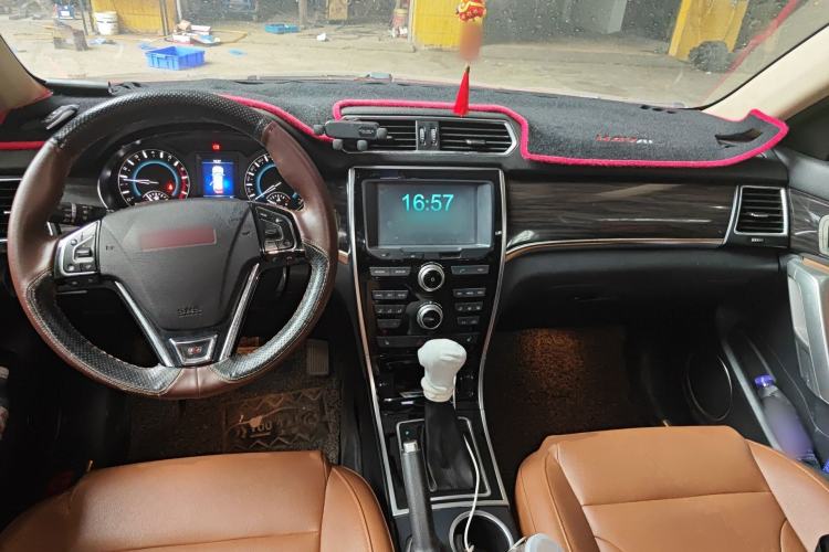 Used Haval H2 2015 1.5T Automatic Two-Wheel Drive Elite Edition Center Console