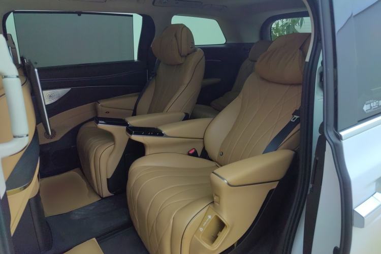 Used Denza D9 2024 EV 600 Four-Wheel-Drive Flagship Model Left Rear Seat