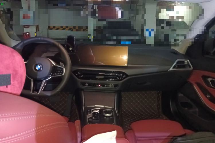 Used BMW 3 Series 2025 325i M Sport Package Center Console