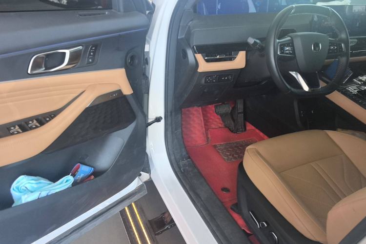 Used Changan UNI-K 2024 2.0T Two-Wheel Drive Enjoyment Version