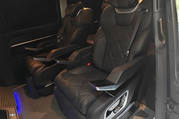 Used Mercedes-Benz V-Class 2021 V 260 Avantgarde Edition Left Rear Seat