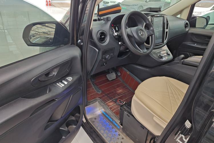 Used Mercedes-Benz Vito 2018 2.0T Elite Version 7 Seats China VI Emission Standard
