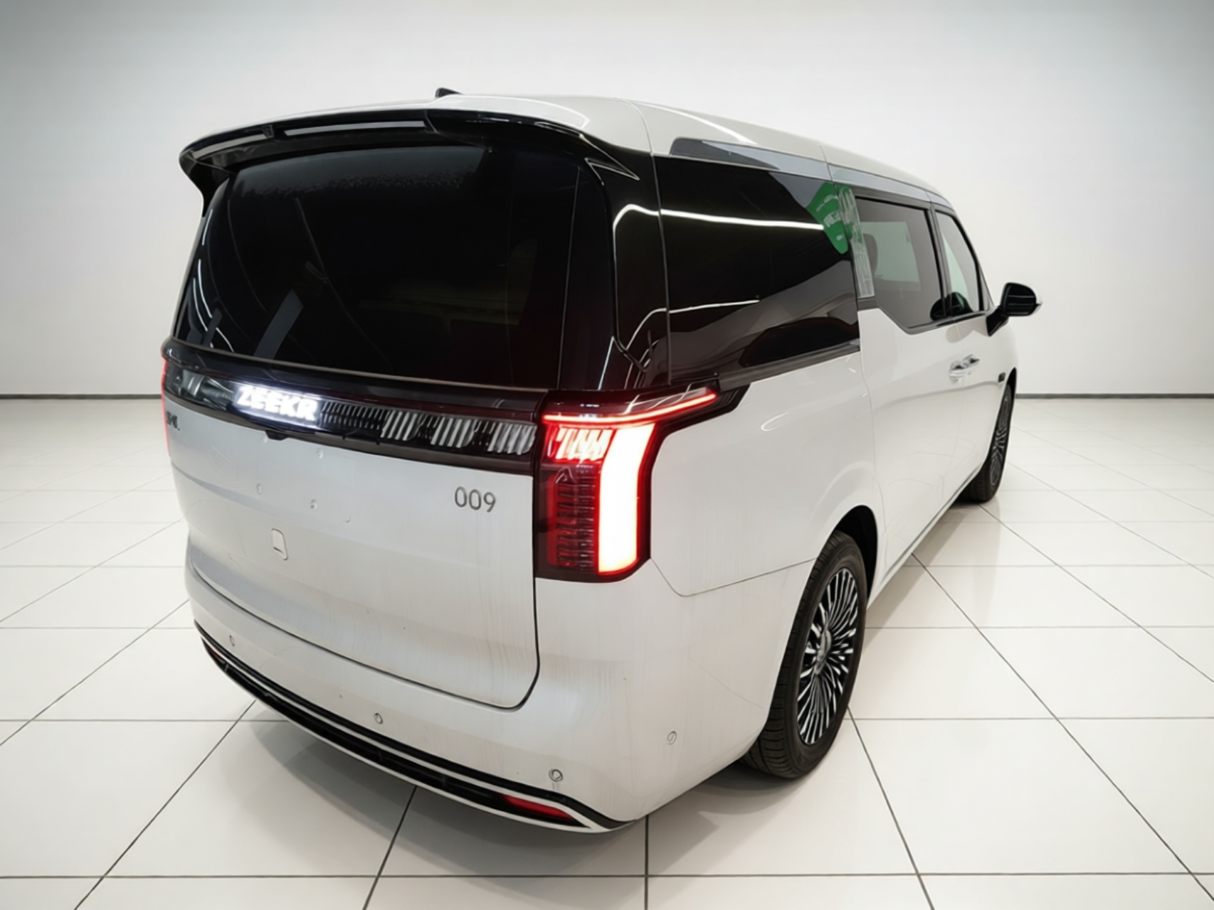 Zeekr 009 2024 7-Seater Walk-Through Version Four-Wheel Drive 108 kWh — снимка 5